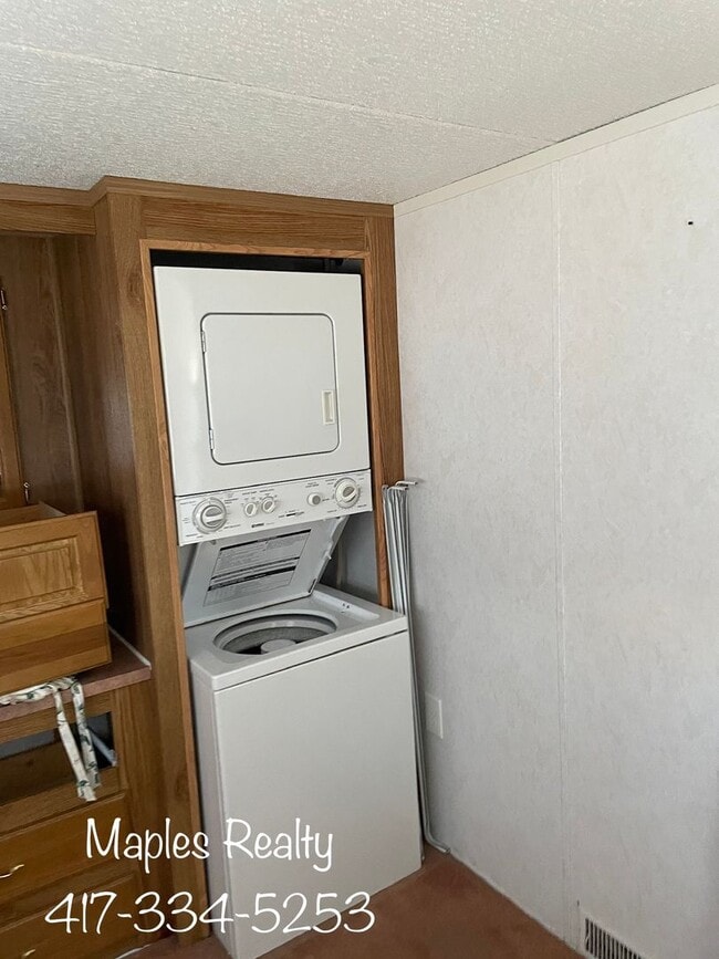 Building Photo - Cute As A  Button Tiny Home in Branson, Mo