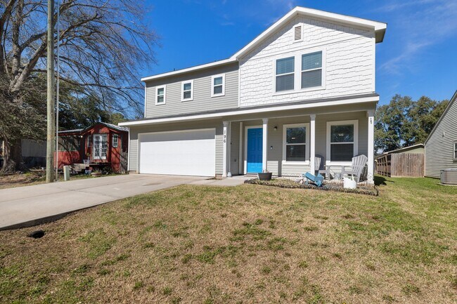 Building Photo - 196 Goldenrod