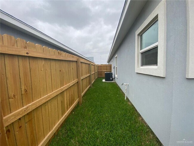 Building Photo - 209 W Rutherford Ave