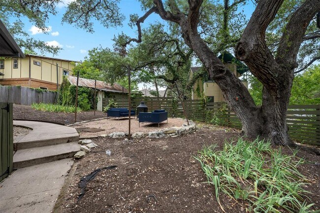 Building Photo - 1606 Kenwood Ave