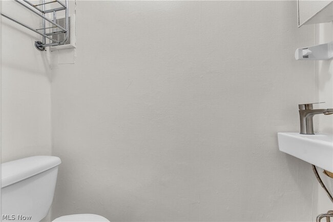 Building Photo - 19518 Shakerwood Rd