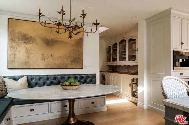 Building Photo - 18875 Pasadero Dr