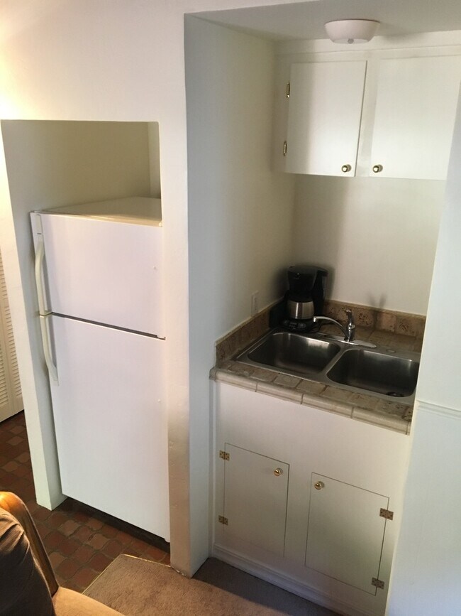 Building Photo - Dickman (740)