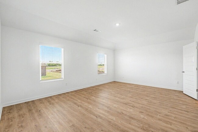 Building Photo - 3101 Laredo Ln