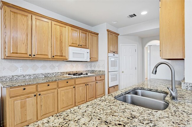 Building Photo - 1230 Heppner Dr