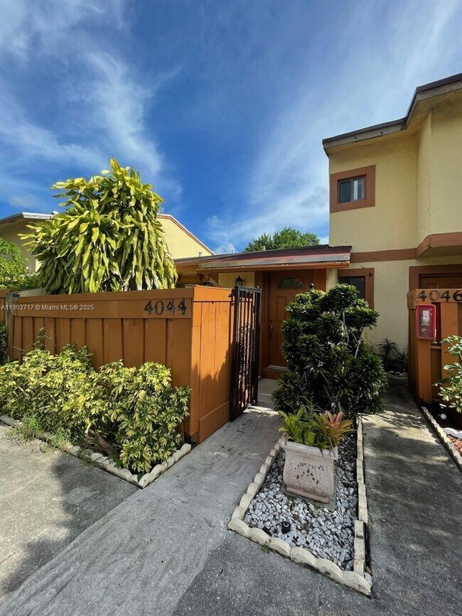 Primary Photo - 4044 Sierra Terrace