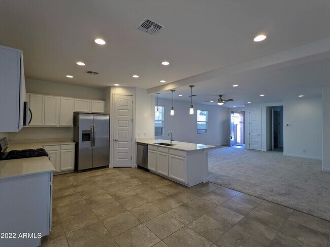 Building Photo - 16846 W Las Palmaritas Dr