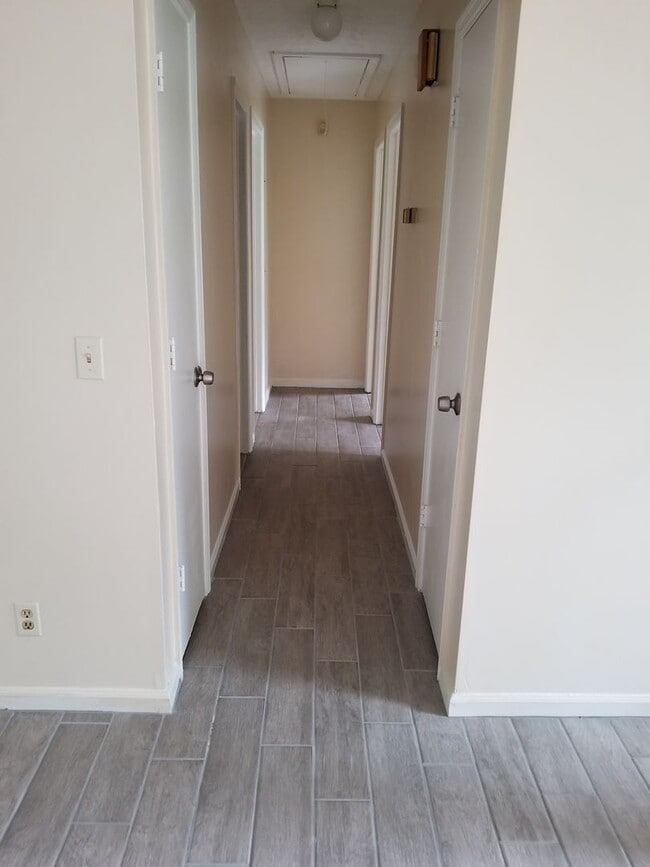 Building Photo - 252 Stonebridge Dr