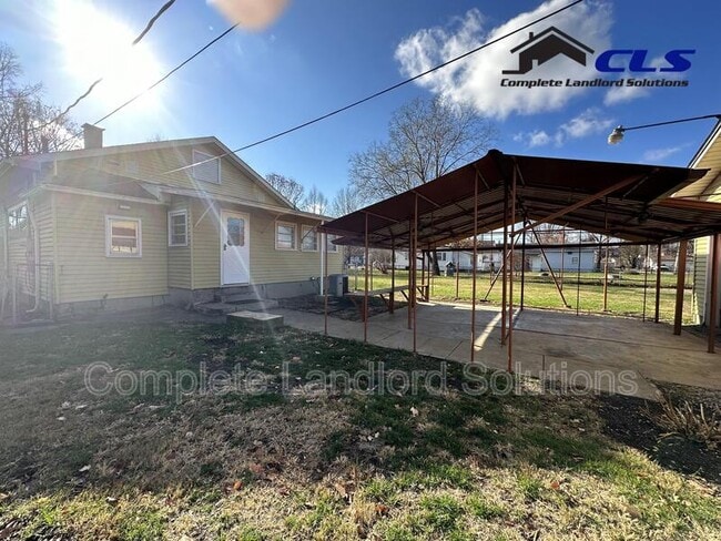 Building Photo - 1516 Woodley Ave