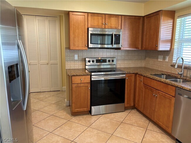 Building Photo - 5652 Eichen Cir