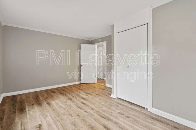 Building Photo - 2229 Roselawn Ave