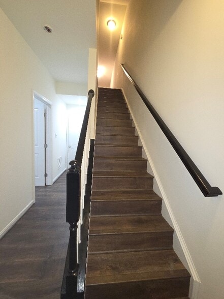 Building Photo - 7735 Duncannon Ln