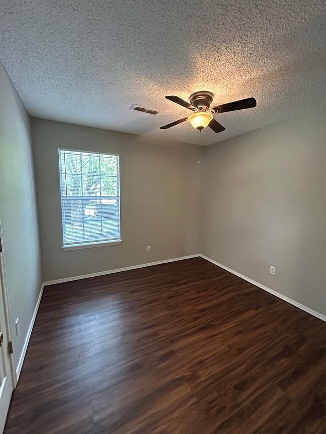Building Photo - 1474 Timberline Dr
