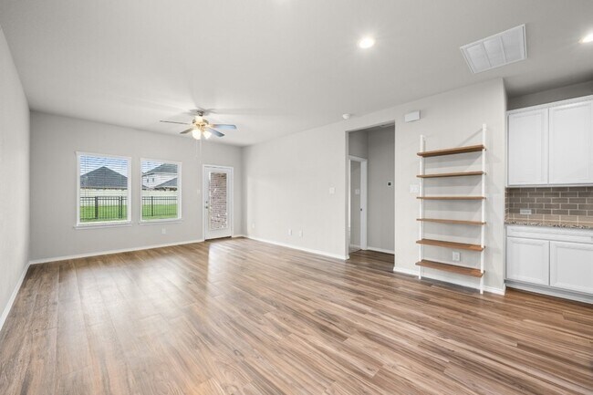 Building Photo - 16868 Pink Wintergreen Dr