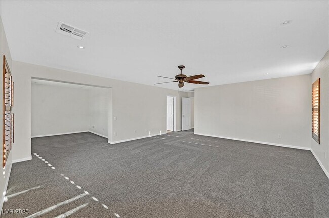 Building Photo - 65 Pangloss St