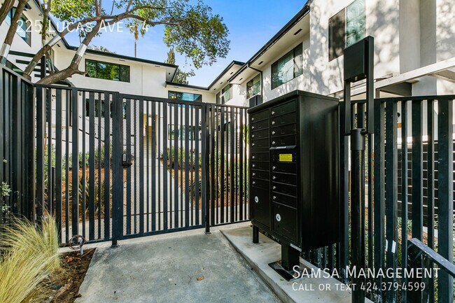 Building Photo - 225 Lucas Ave