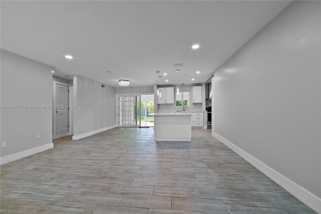 Building Photo - 16400 SW 100th Ct