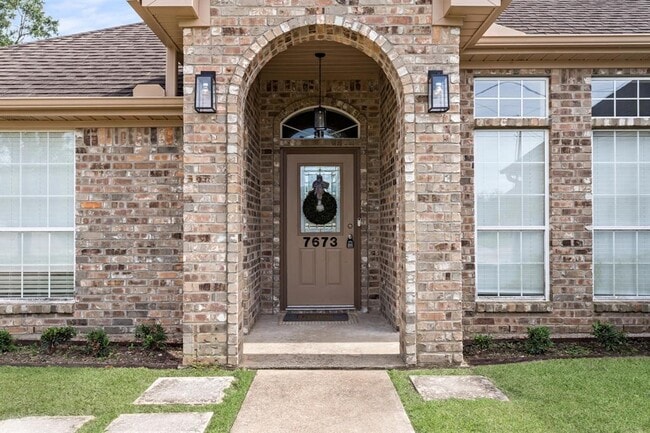 Building Photo - 7673 Rosewood Dr