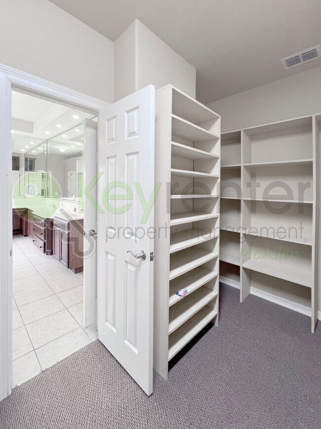 Building Photo - Gorgeous 4b/4.5bath house in McAllen