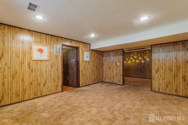 Building Photo - 104 Maple Hill Dr