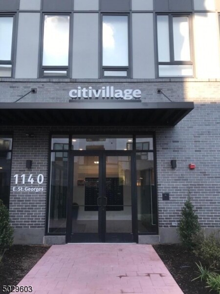 Primary Photo - 1140 E St Georges Ave