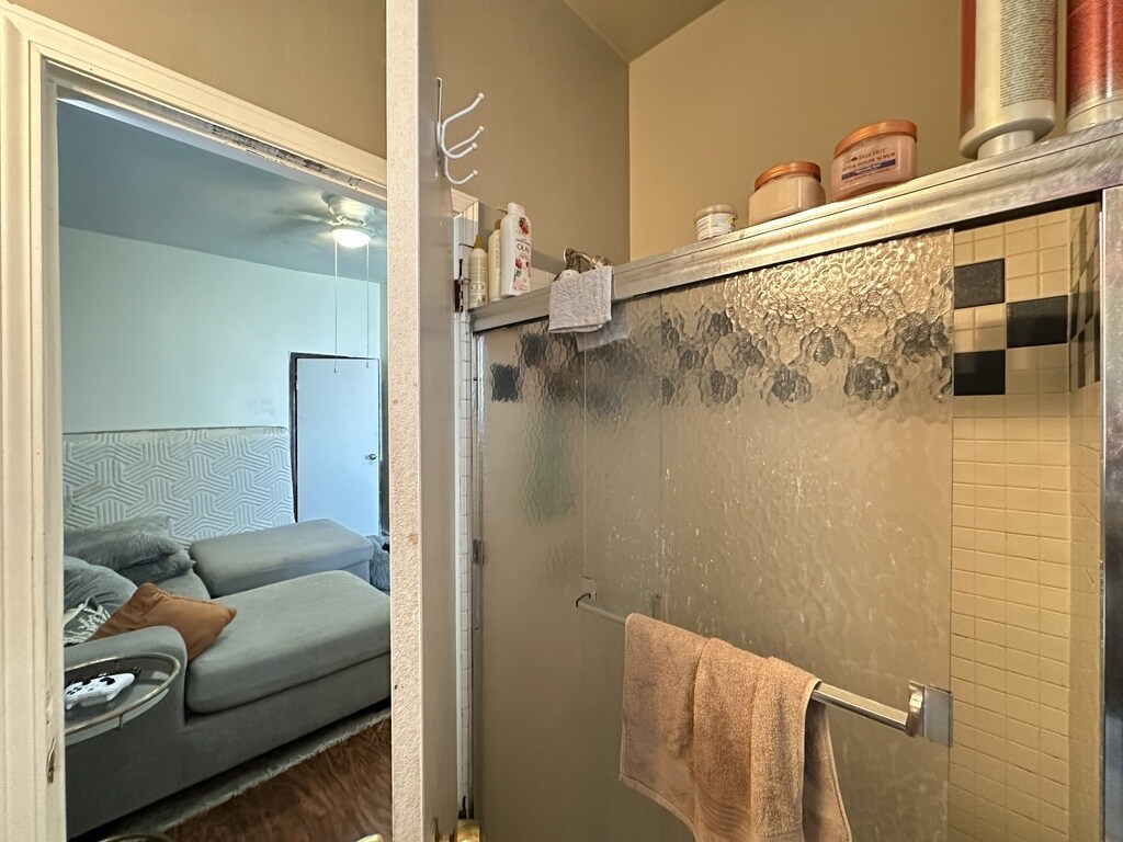 Building Photo - 2341 N Leavitt St