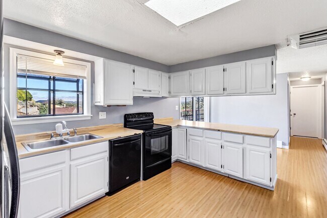 Building Photo - Charming 3-Bedroom Family Home in Orchard Mesa with Incredible Views!!!