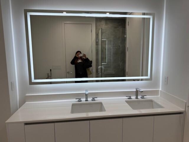 Building Photo - 220 Lake Shore Dr