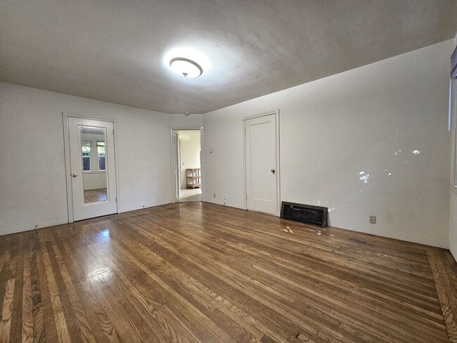 Building Photo - Downtown Palo Alto Living – 1 Bedroom Apar...