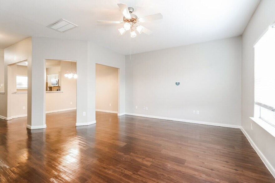 Building Photo - 29050 Village Creek Loop