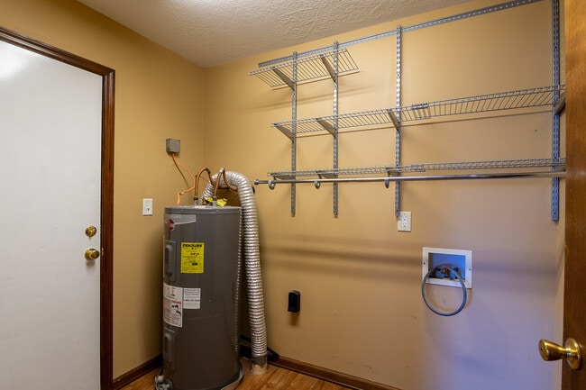 Building Photo - 303 6th Ave