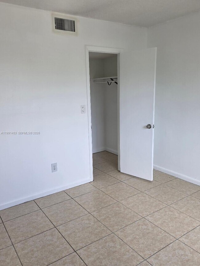 Building Photo - 14830 Naranja Lakes Blvd