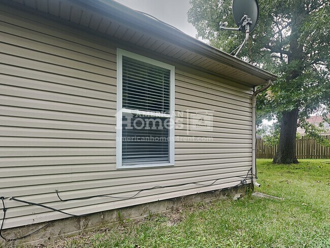 Building Photo - 131 Green Meadow Court