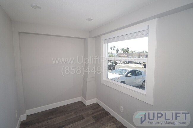 Building Photo - Cozy 2B/2BA with office/den