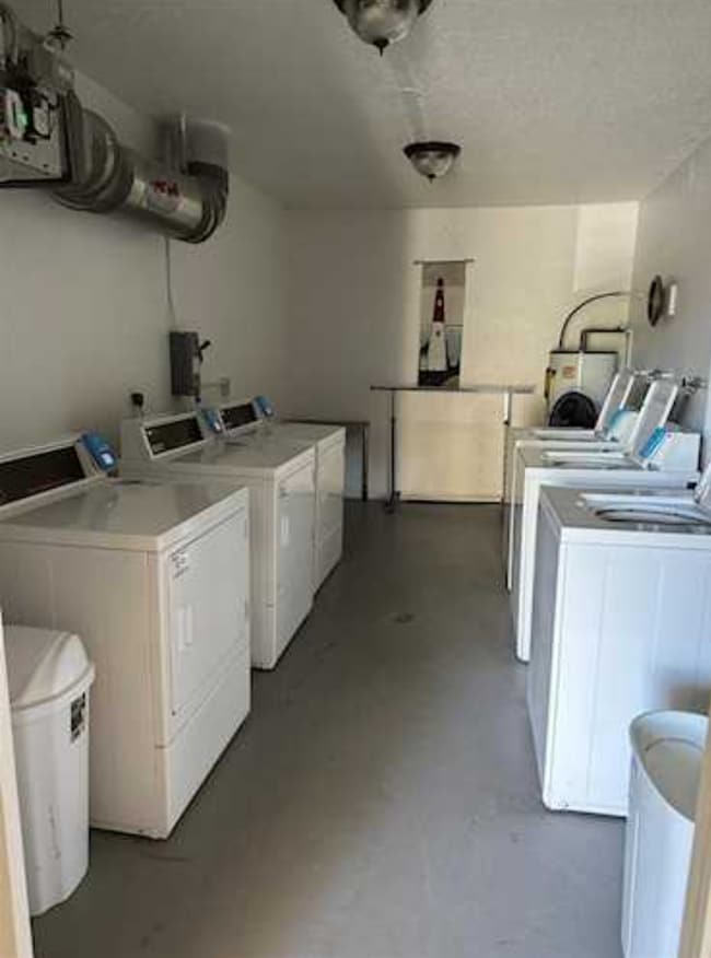 Building Photo - 2370 Jamaican St