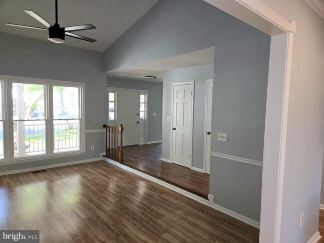Building Photo - 2205 Blue Valley Dr