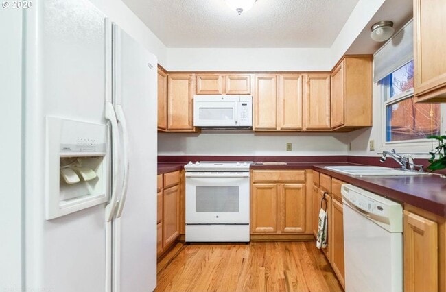 Building Photo - Spacious Home Near University of Portland