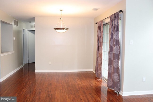 Building Photo - 237 Andover Pl