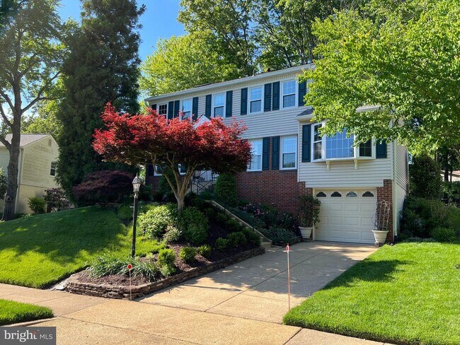 Building Photo - 9502 Tregaron Pl