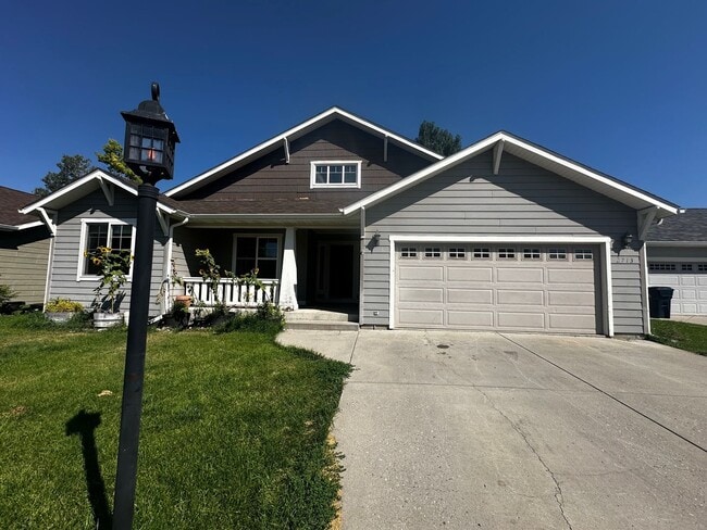 Primary Photo - Beautiful 3 Bedroom Home- Centrally Locate...