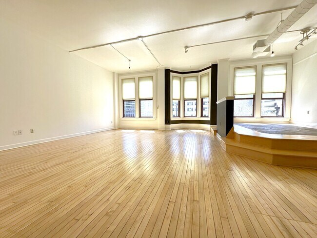 Building Photo - 1 bedroom Condo in Cawker Building