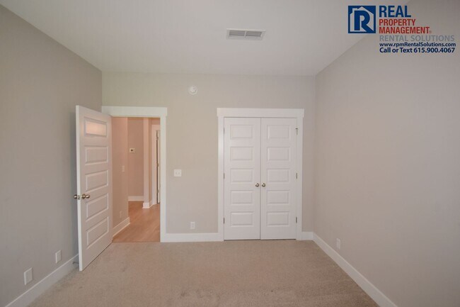 Building Photo - 2432 Fig Dr