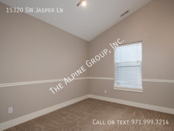 Building Photo - Beautiful Townhome in Quiet Neighborhood!