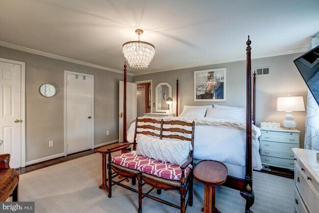 Building Photo - 5703 Brookside Dr