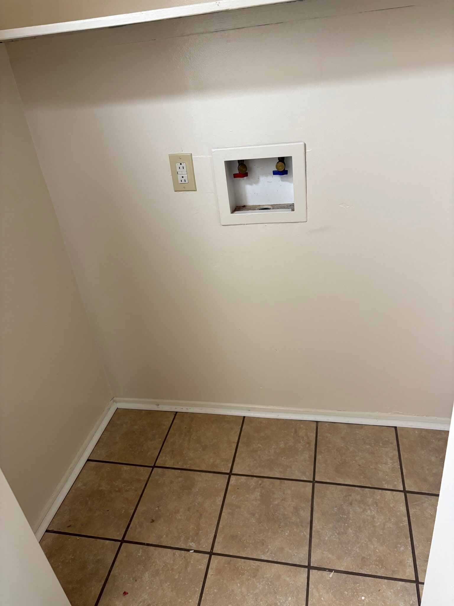Washer/Dryer Hookup - 49 Vinway Ct
