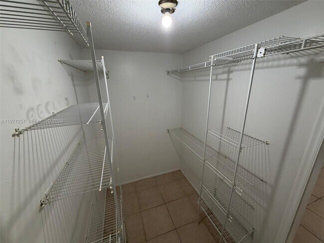 Building Photo - 138 S Cypress Rd