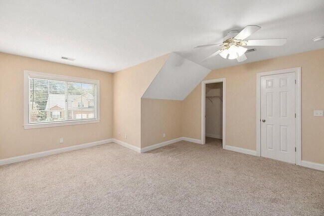 Building Photo - AVAILABLE NOW: 4 Bed 3.5 Bath in Coosaw Cr...