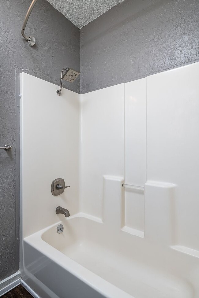 Building Photo - Beautiful 2nd floor corner unit!