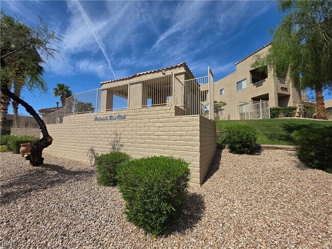 Building Photo - 2200 Highpointe Dr