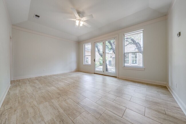 Building Photo - LINCOLN HEIGHTS 3-BEDROOM